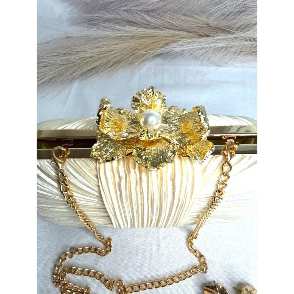 Vintage The House of Harlow 1960 Clutch w/gold leaf earrings Old Hollywood Glam - Picture 2 of 7